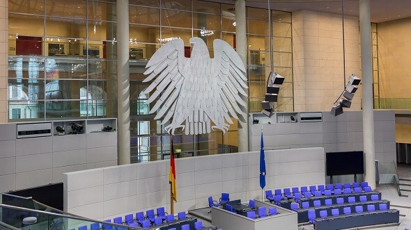 Blick in senim den leeren Plenarsaal des Deutschen Bundestages